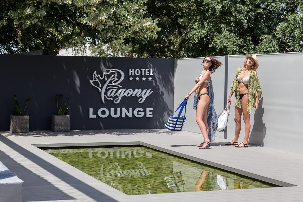 Hotel Pagony Wellness Mestecǎneşti Exterior foto