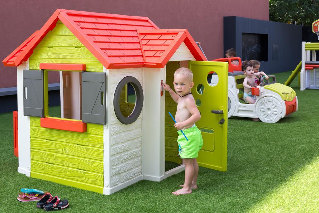 Hotel Pagony Wellness Mestecǎneşti Exterior foto