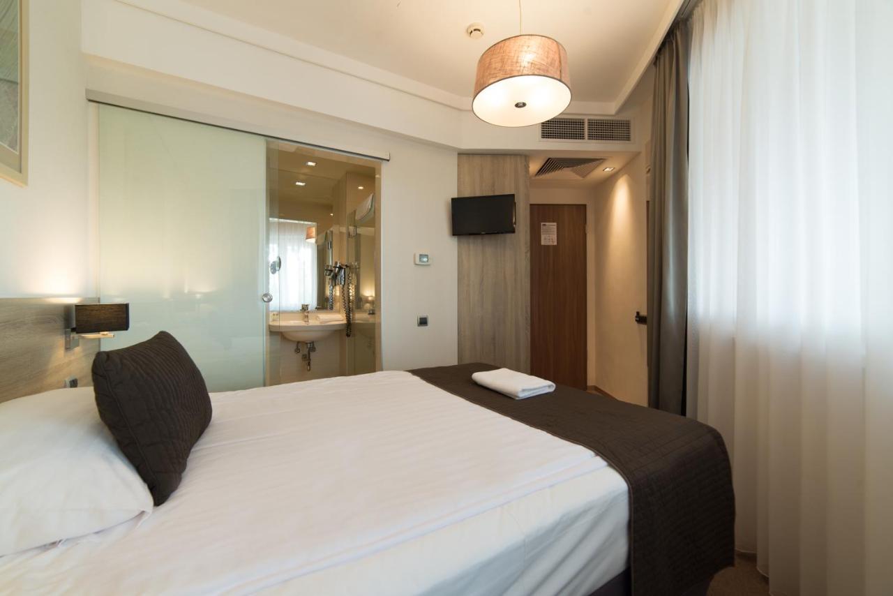 Hotel Pagony Wellness Mestecǎneşti Exterior foto