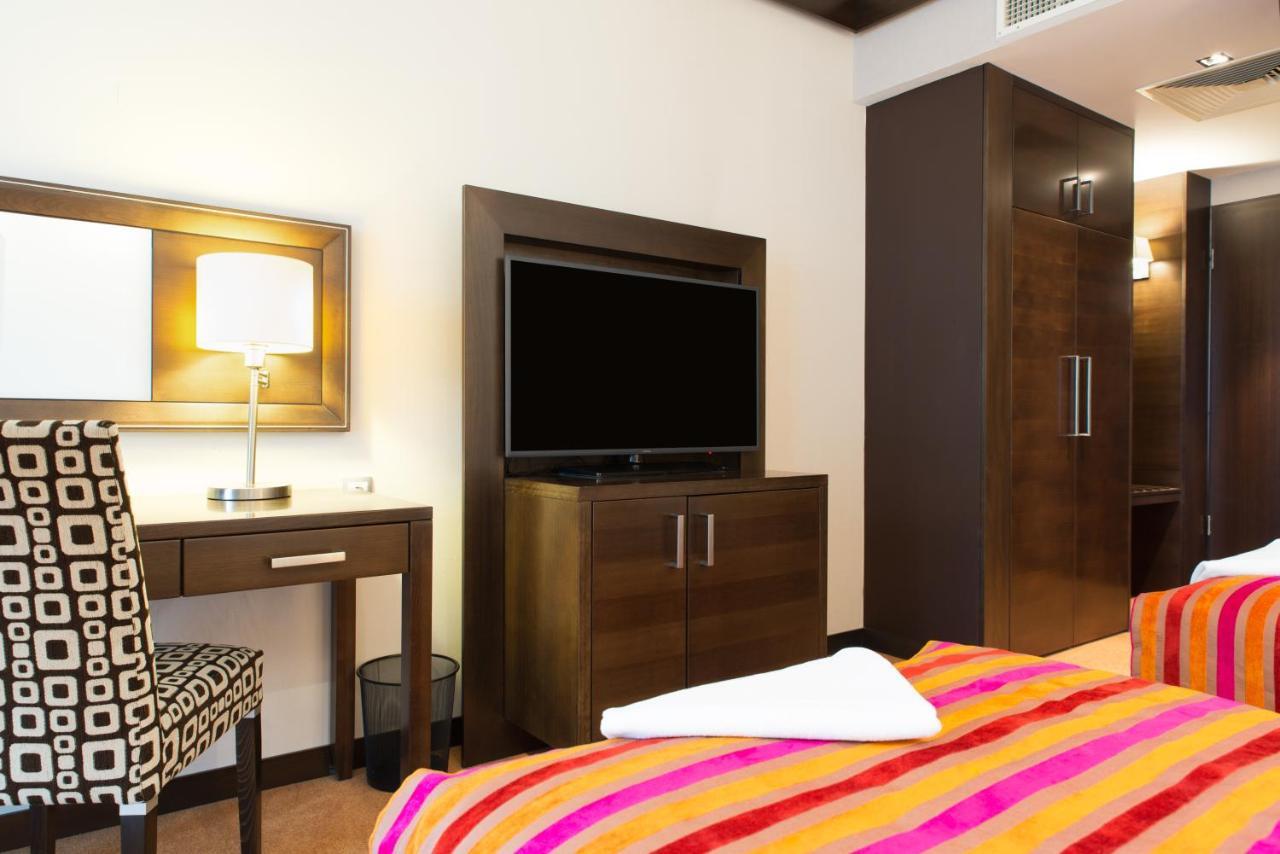 Hotel Pagony Wellness Mestecǎneşti Exterior foto