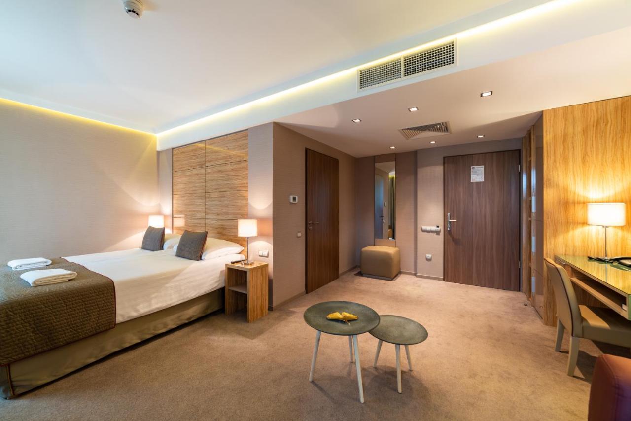 Hotel Pagony Wellness Mestecǎneşti Exterior foto