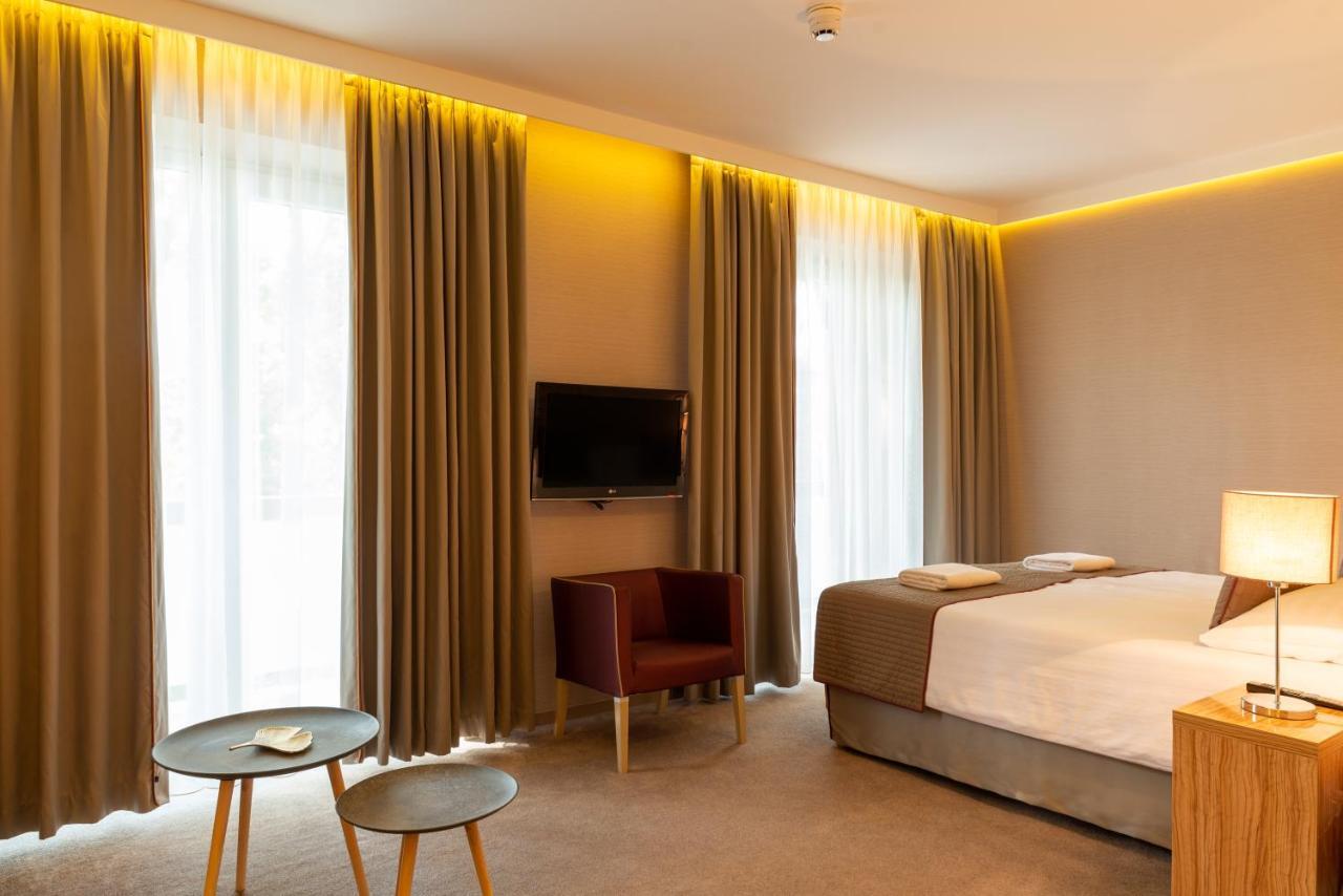 Hotel Pagony Wellness Mestecǎneşti Exterior foto