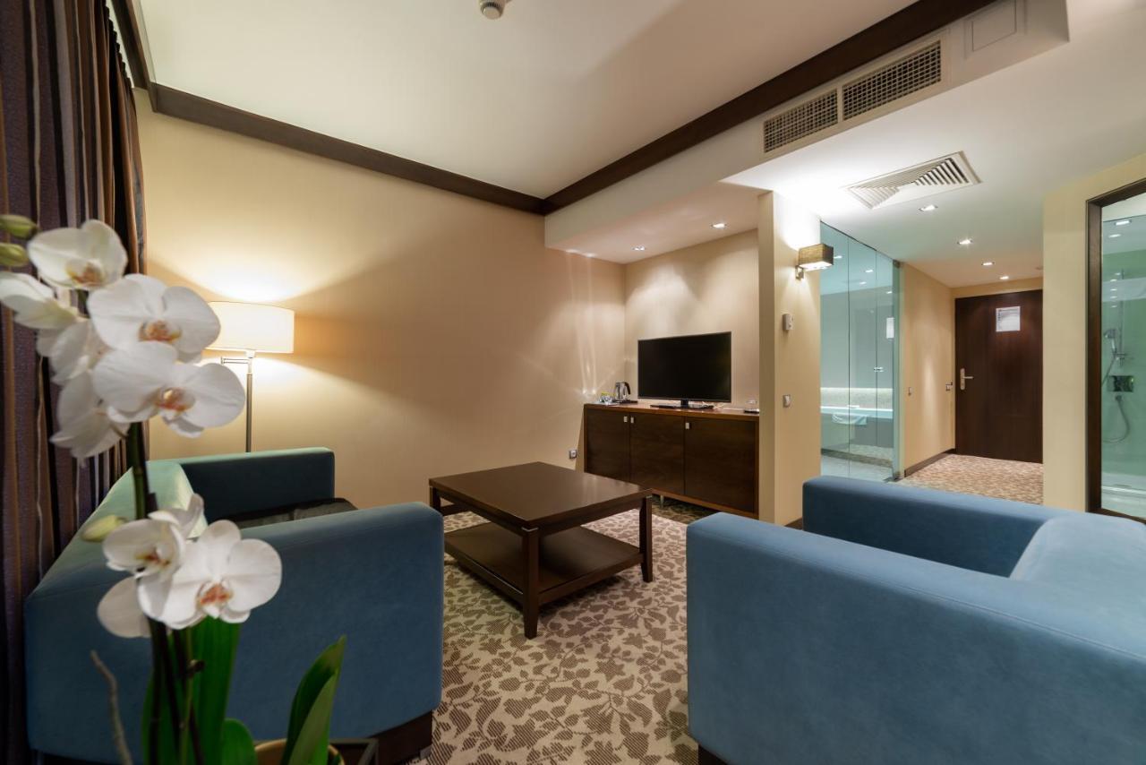 Hotel Pagony Wellness Mestecǎneşti Exterior foto