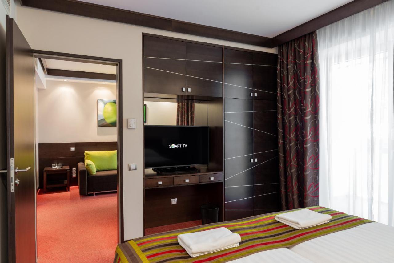 Hotel Pagony Wellness Mestecǎneşti Exterior foto