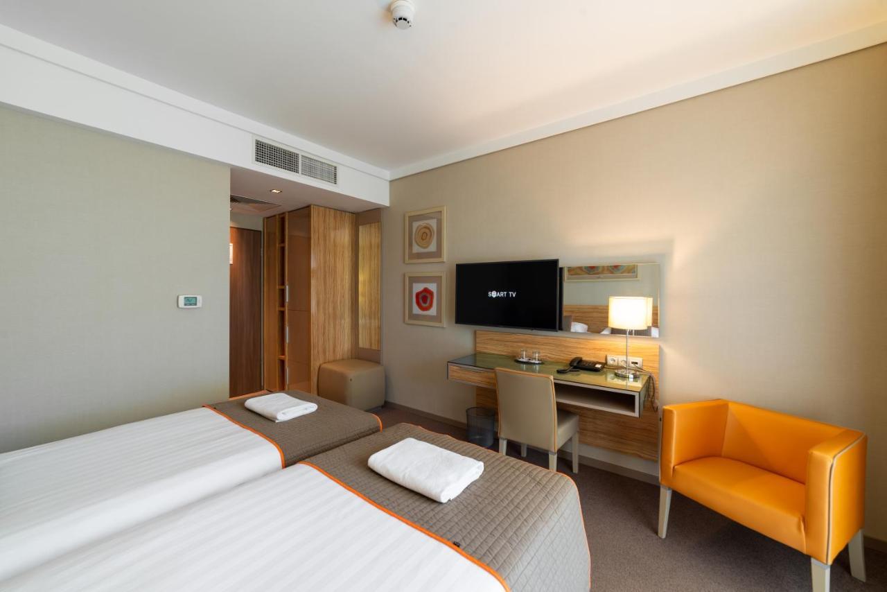 Hotel Pagony Wellness Mestecǎneşti Exterior foto
