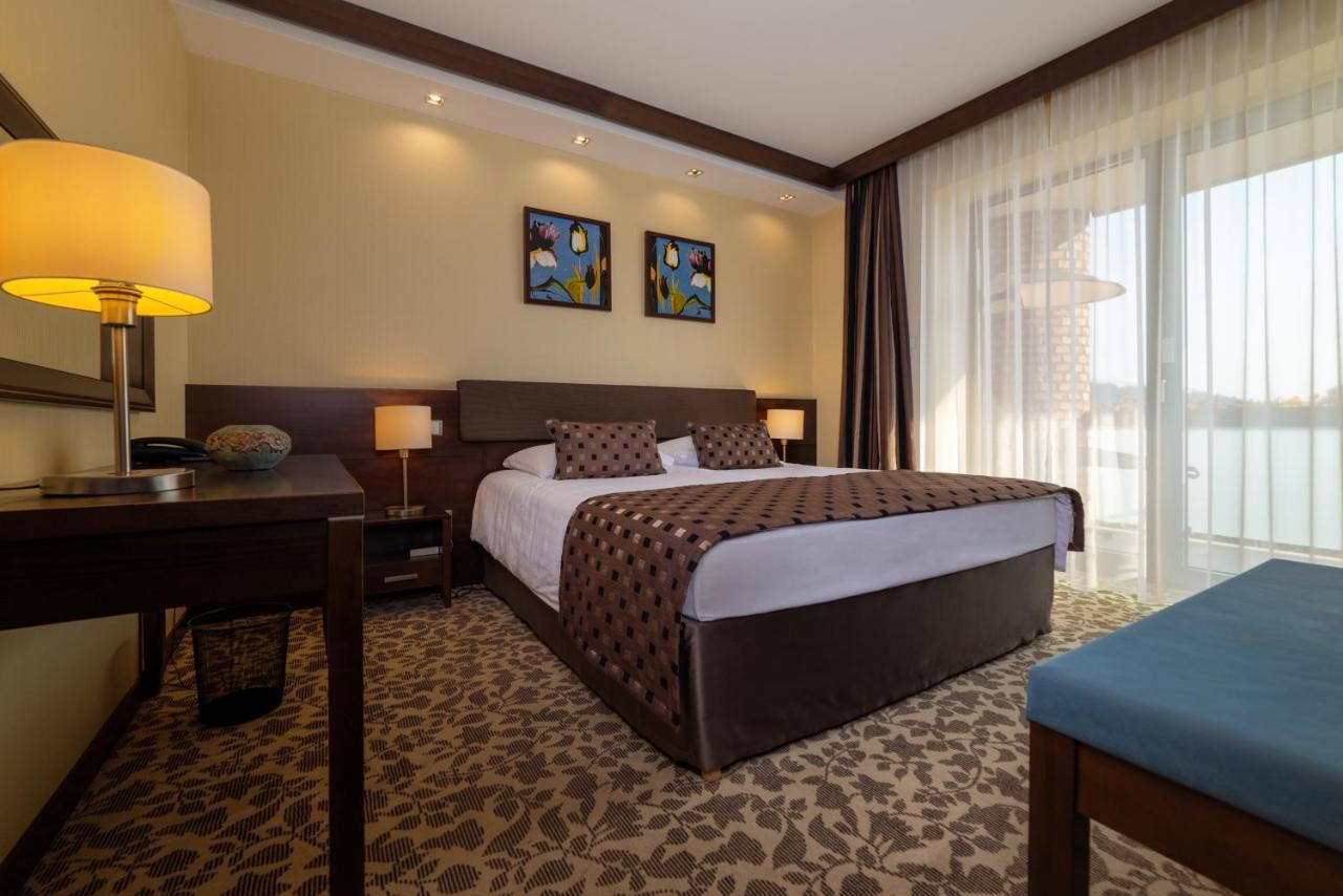 Hotel Pagony Wellness Mestecǎneşti Exterior foto