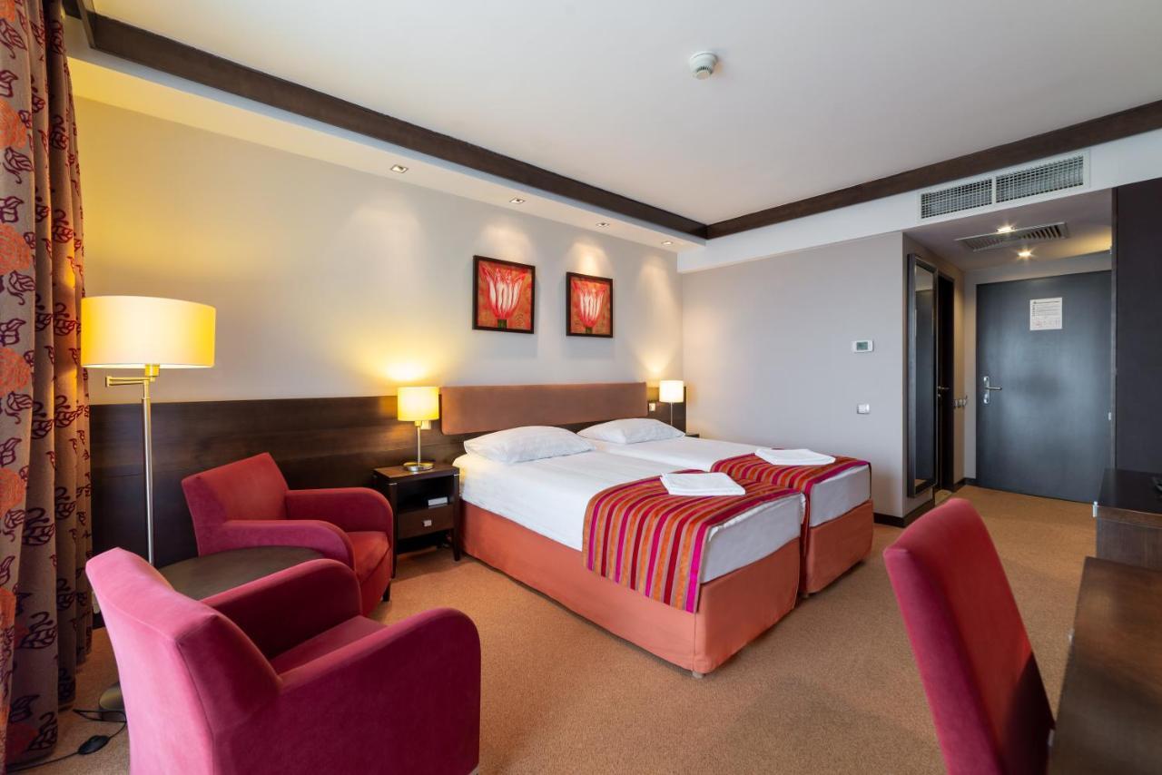 Hotel Pagony Wellness Mestecǎneşti Exterior foto